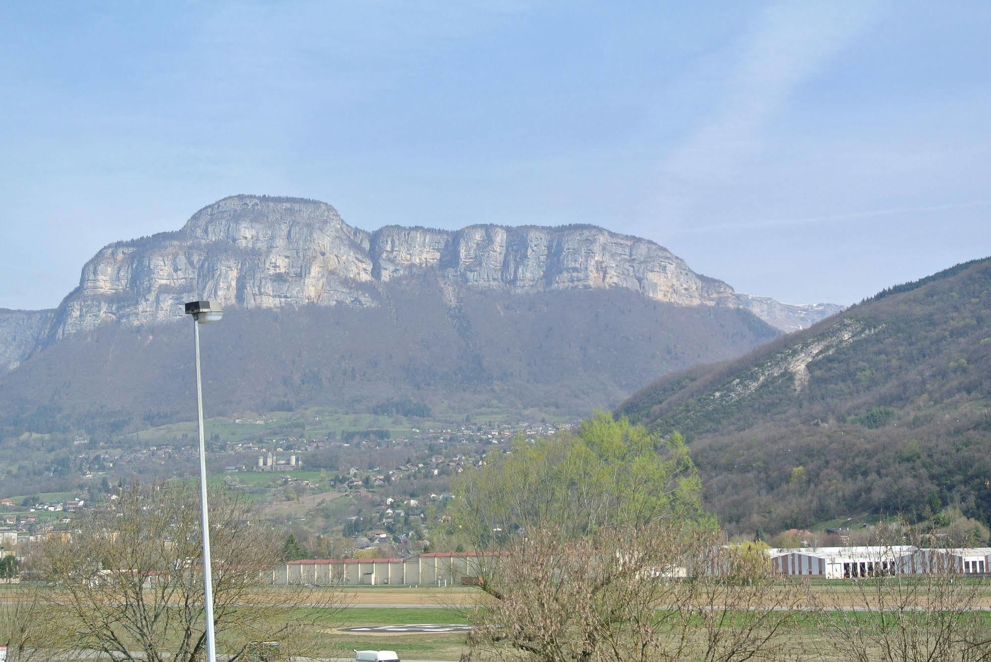 Ibis Budget Chambery Sud Challes Les Eaux Zewnętrze zdjęcie